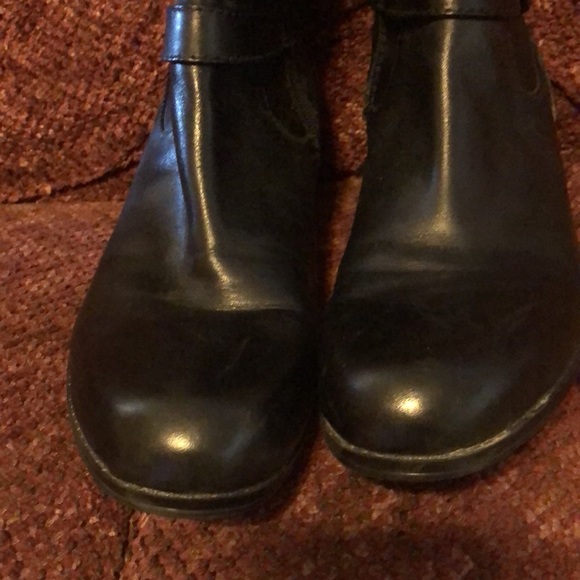 Black Leather Bandolino Heeled Boots - Picture 4 of 7